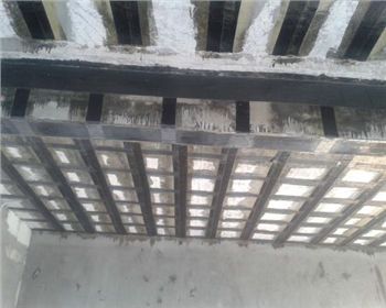 我们应该如果去安装桥面伸缩缝呢